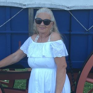 Meet your Posher, Evelyn